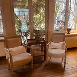 Spacious Duplex With Terrace In The Middle Of The Center דירה גנט